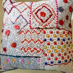 COLORFUL ACCENT PILLOW